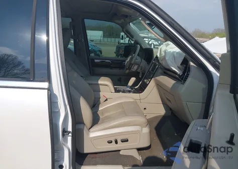 2010 Lincoln Navigator z USA, uszkodzony, nr VIN 5LMJJ2H55AEJ02159